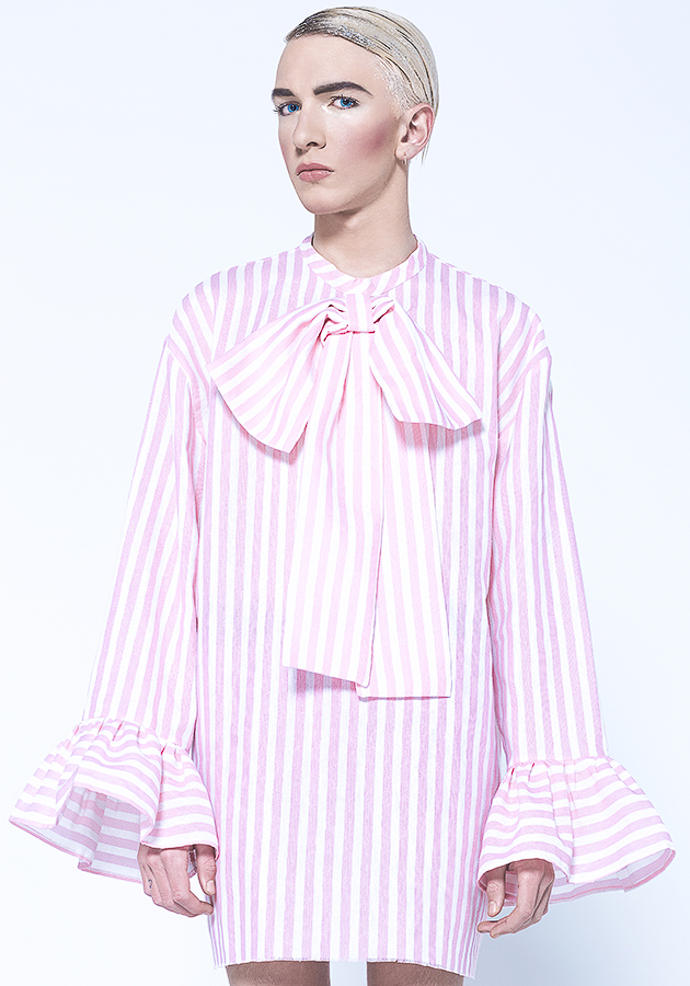 fashion-disaster-mnlo-studio-12-mas-uno-camisa-rosa-retrato
