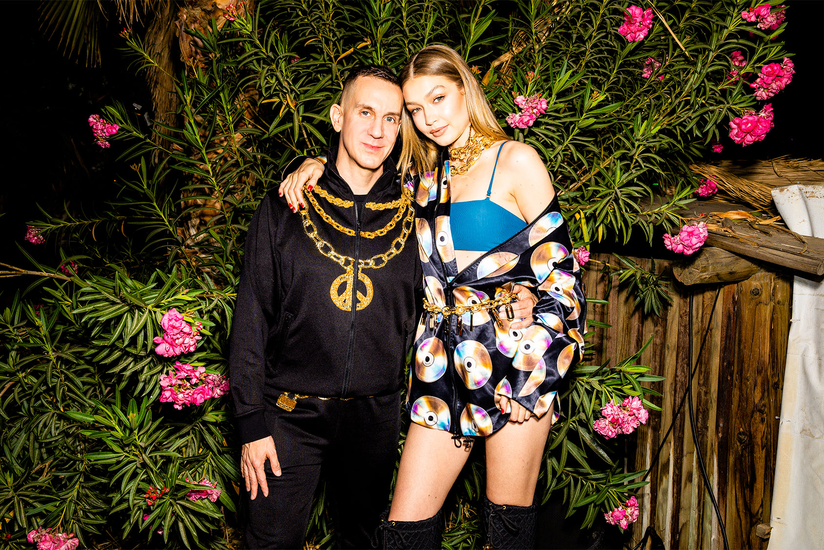 18_15-moschinoxhm_gigi_jeremy_scott