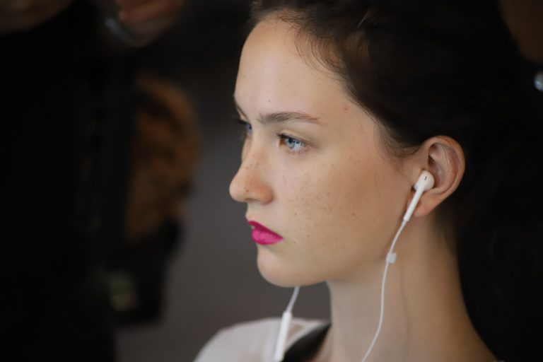 La Cara B De MBFWMadrid: El Backstage. - SHIT Magazine